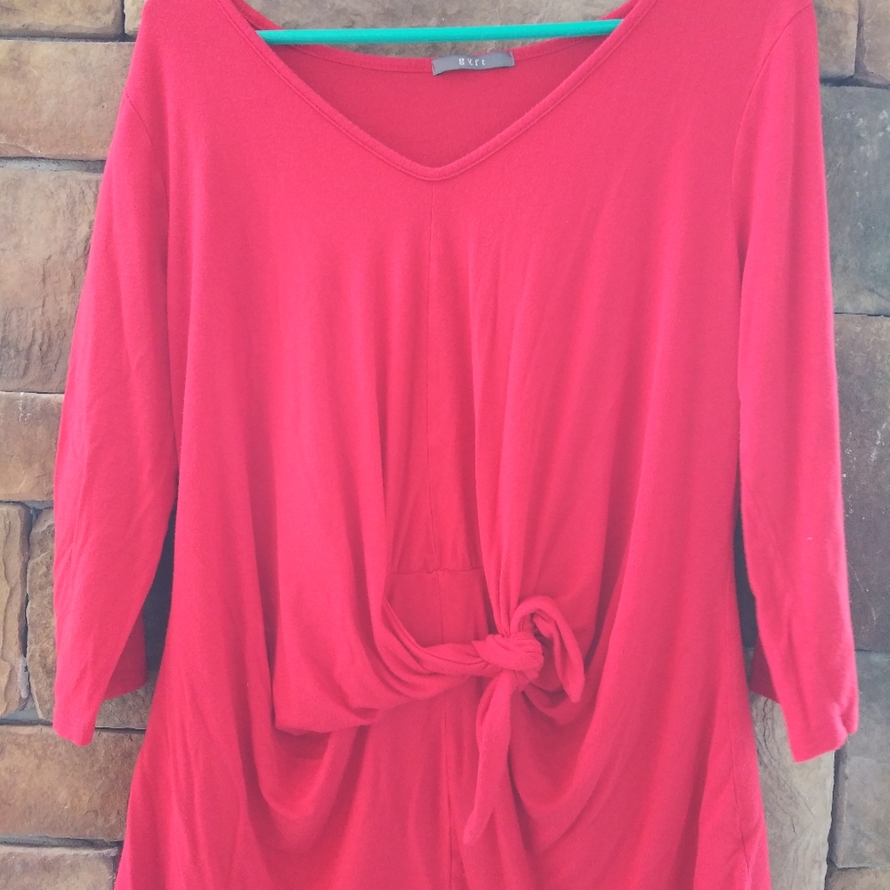 Gyft red 3/4 sleeve shirt